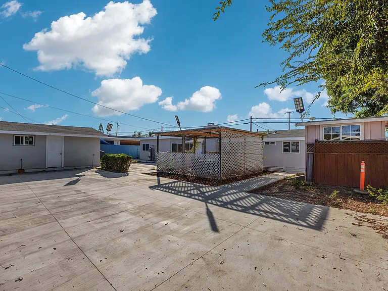 10462 Poona Dr — Photo 70