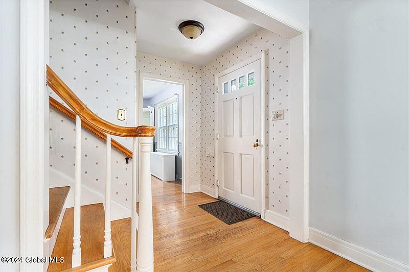 4th image of 1569 Dean Street