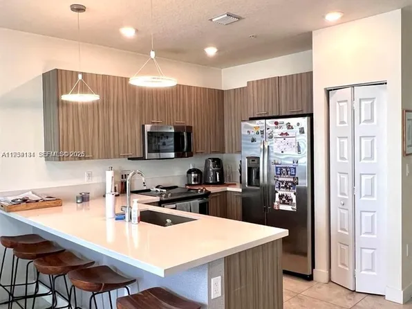 6420 NW 102nd Path Unit 304, Doral, FL 33178