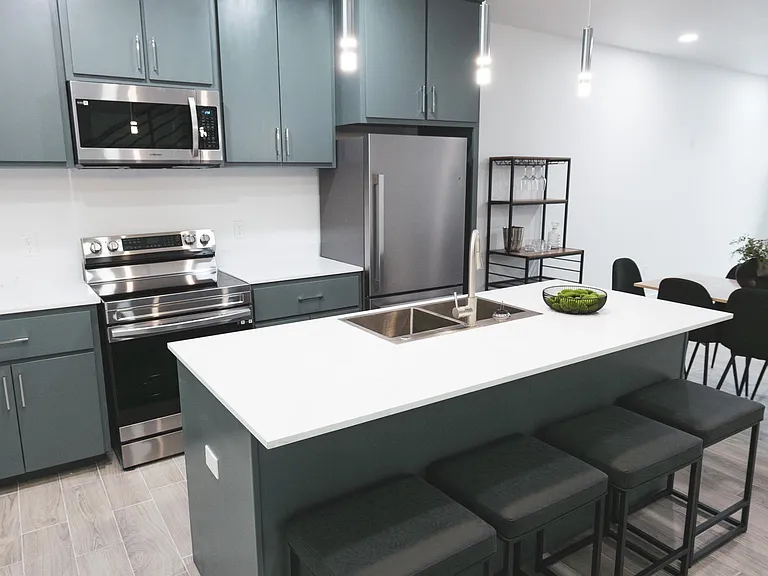 1400 W Wisconsin Rd #2 — Photo 10