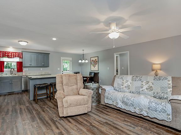 5th image of 1649 Vista Ln