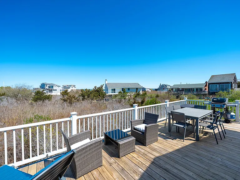 898 Dune Rd — Photo 23