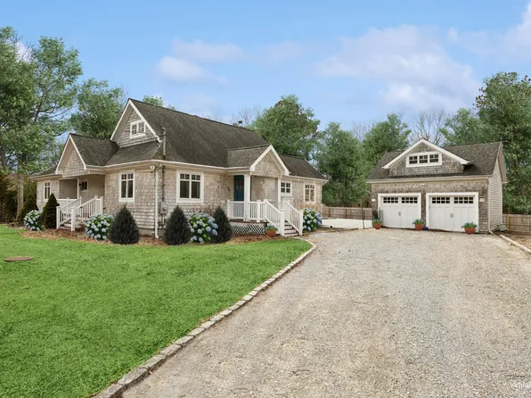 10 Foxboro Rd, East Quogue, NY 11946