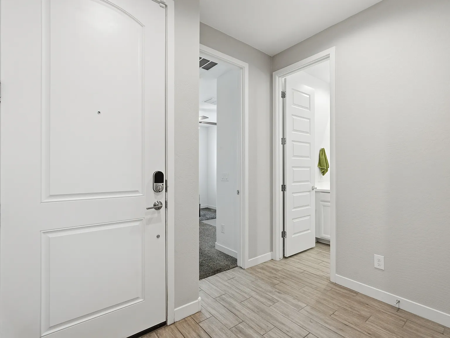 5 bed, 1934 sqft, $3,200 — Photo 3