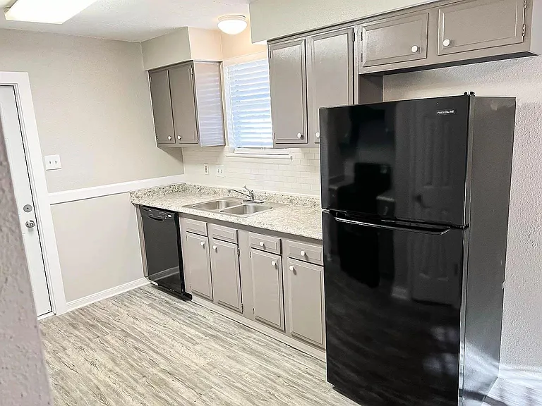 16738 Barcelona Dr — Photo 18