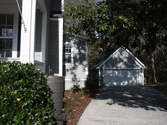 Detached 2 Car Garage