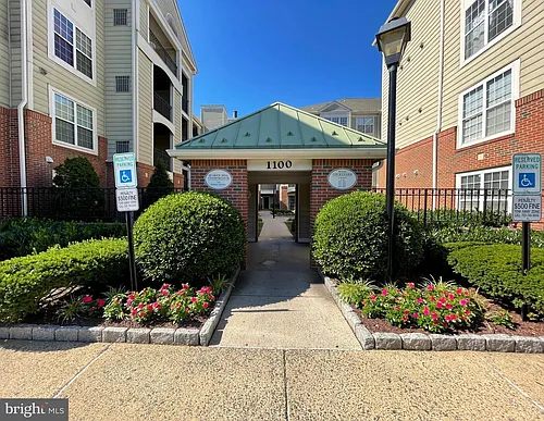 1100 Quaker Hill Dr #421 Photo 1