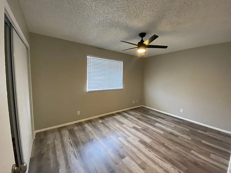 6243-6249 E Greenway Cir — Photo 16