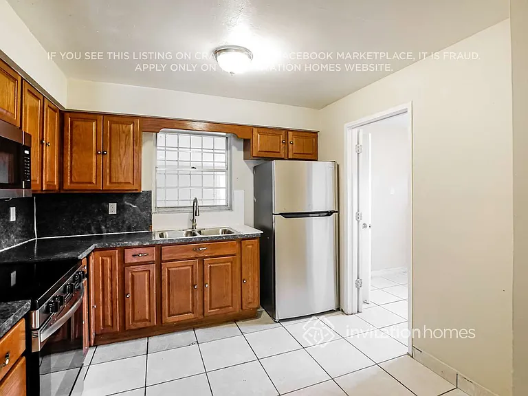 1380 SW 26th Ter — Photo 5