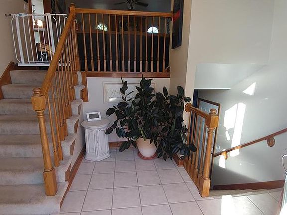 4th image of 1042 Black Oak Dr