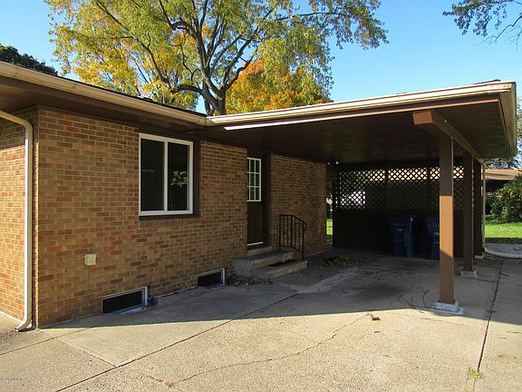 3rd image of 521 Eloise Dr