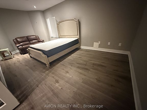 4th image of 56 Peter St #Basement