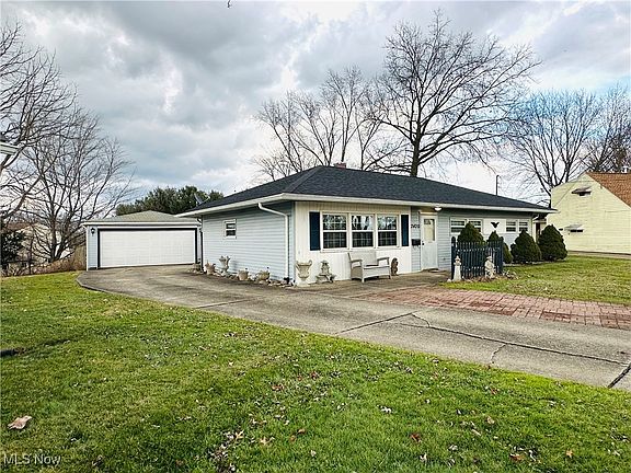 2nd image of 2420 Bel Aire Ln