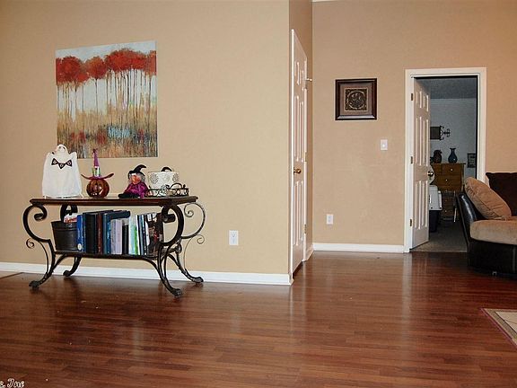 4th image of 3116 Meadowlake Dr