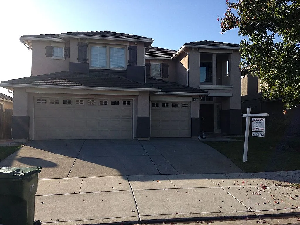 902 Meyers Ct photo 1