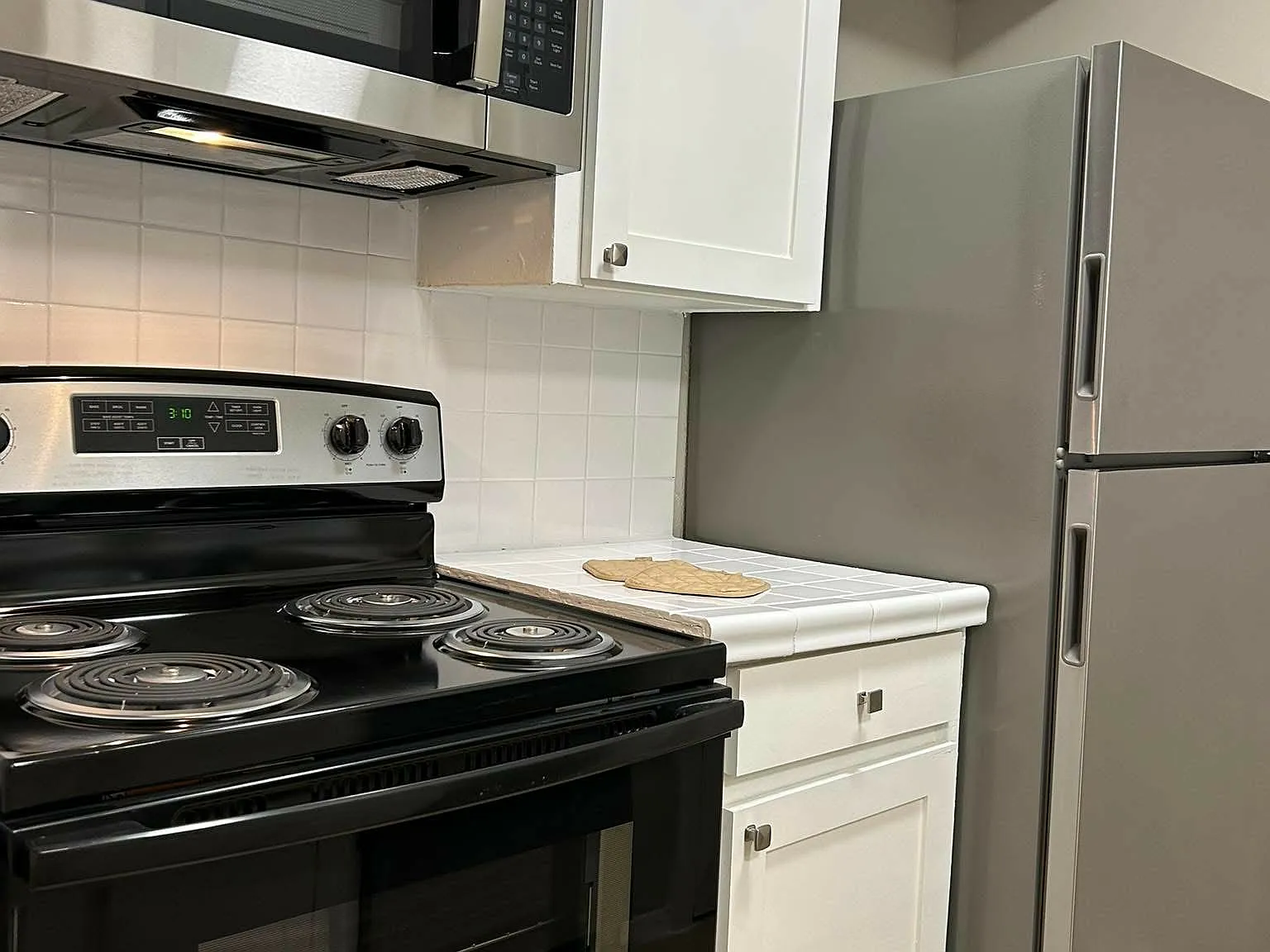 Oak Park Apartments — Photo 2