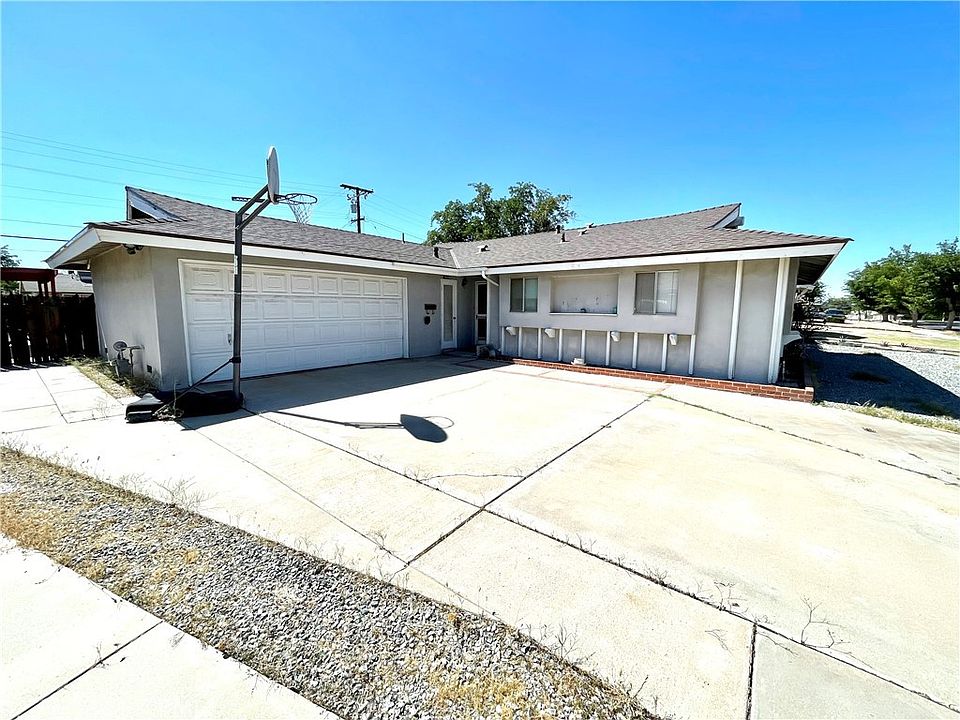 1st image of 15696 Gazelle St
