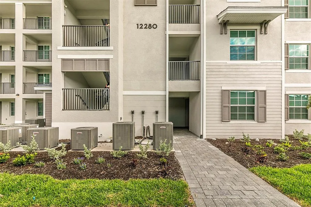 2 bed, 2.0 bath, 1236 sqft, $2,500 — Photo 2