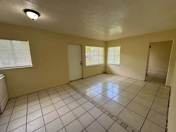 2 bed, 1.0 bath, $1,390 — Photo 3