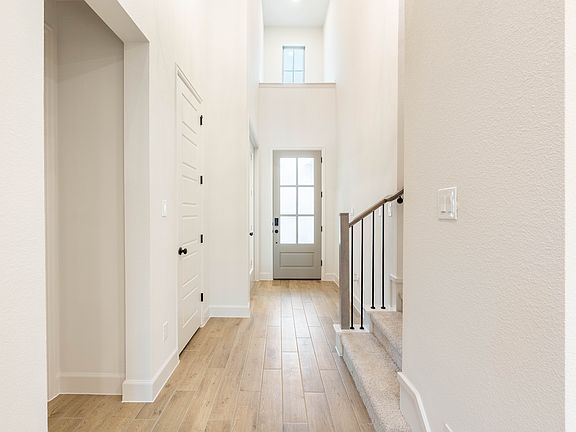 4th image of 2519 Auburn St