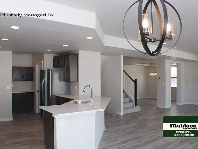 1070 Rambling Oak Dr — Photo 2