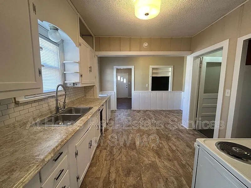 4 bed, 2.0 bath, 1614 sqft, $1,530 — Photo 4