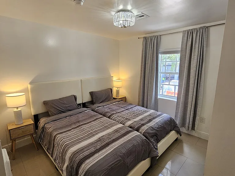 6966 Byron Ave #101 — Photo 32