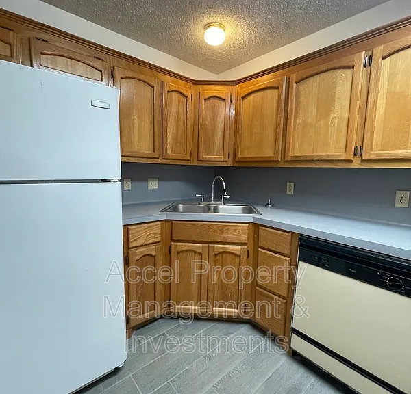 1605 River Bend Dr — Photo 4