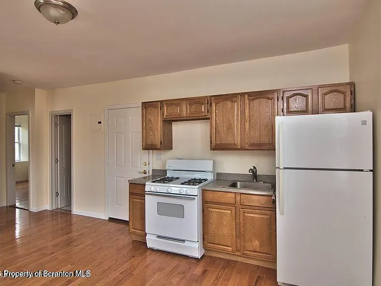 533 Quincy Ave — Photo 19