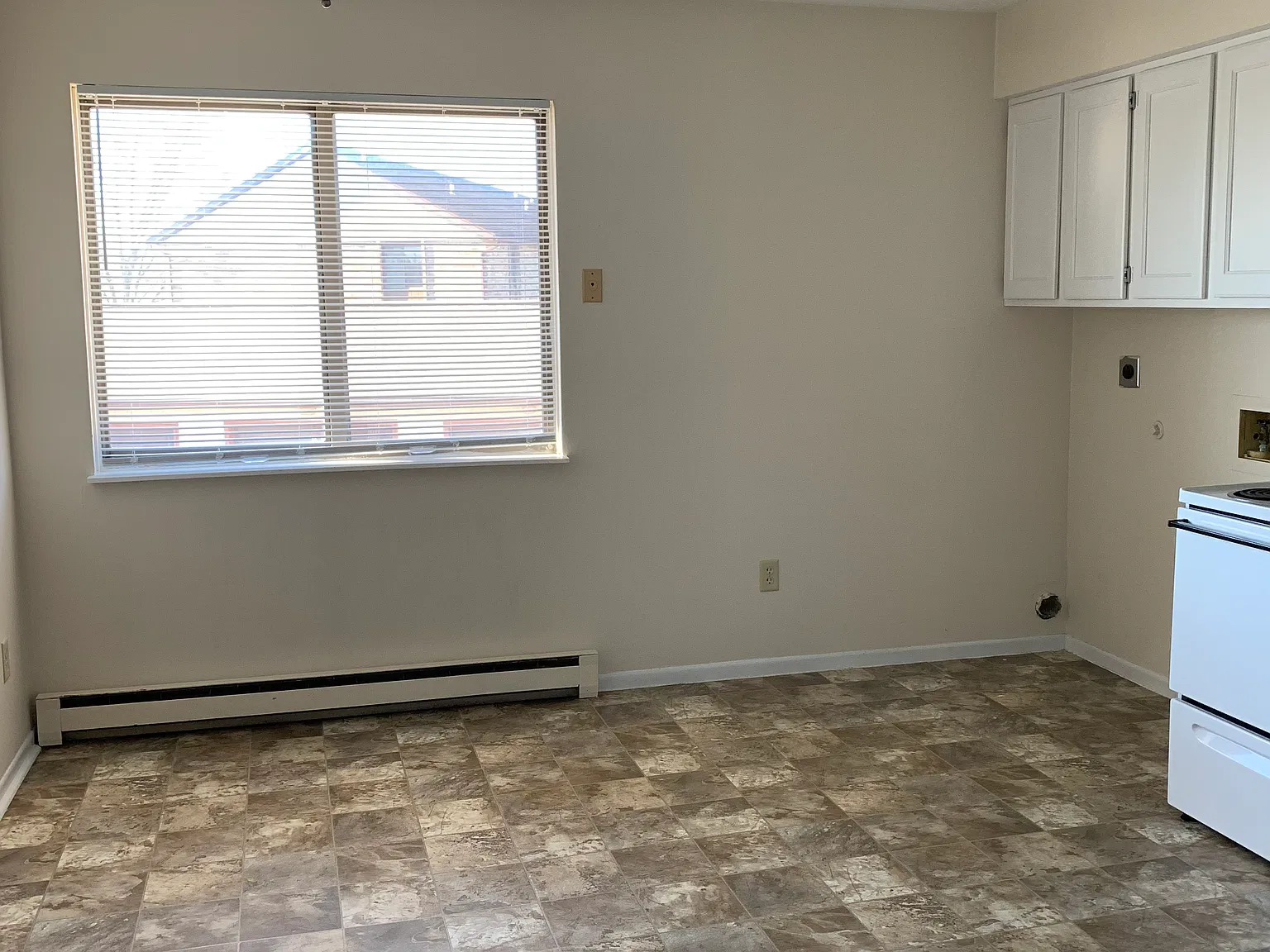 2 bed, 882 sqft, $850 — Photo 3