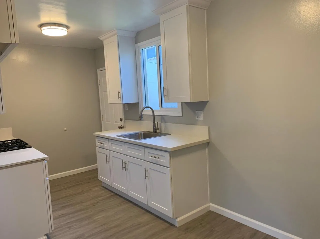 738 N Garfield Ave — Photo 3