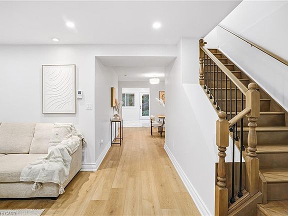 5th image of 162 Dufferin St E