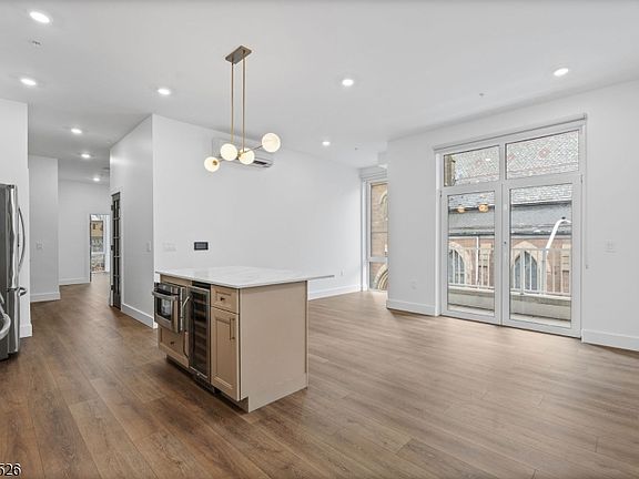 4th image of 21 Lincoln Park #203