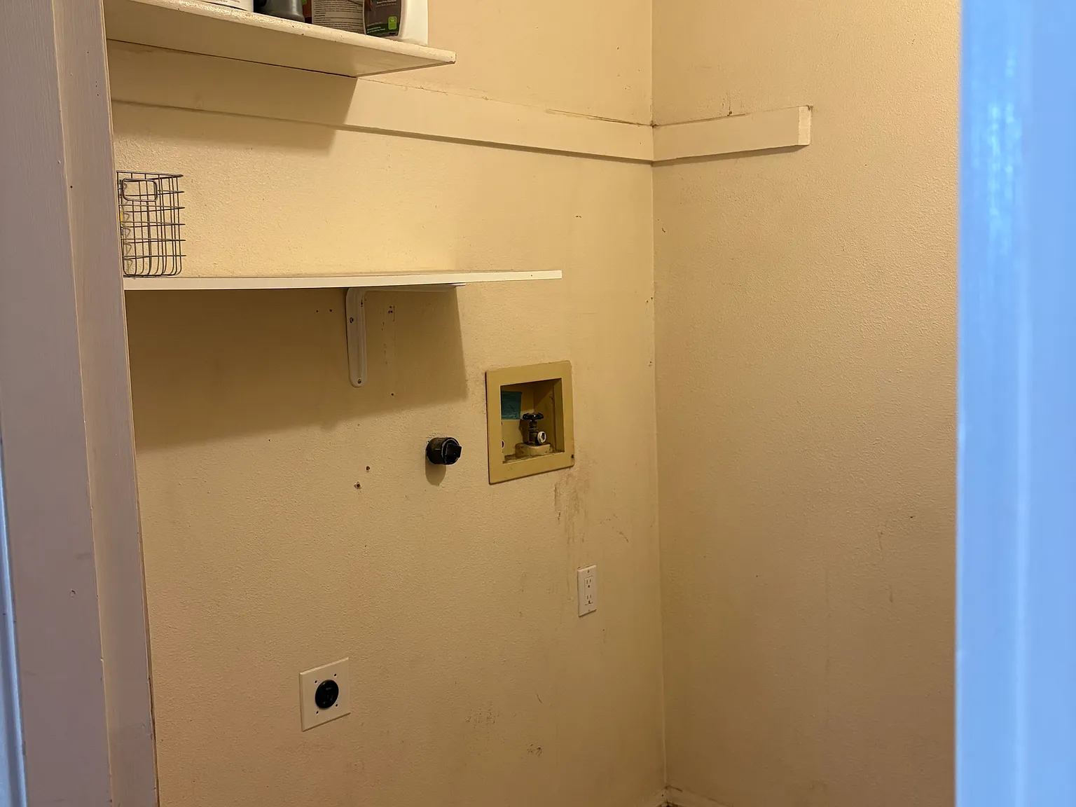 3 bed, 2300 sqft, $2,800 — Photo 2