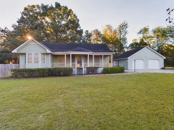 382 Woodland Cir, Lugoff, SC 29078