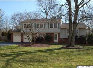 15 Sherwood Rd, Manalapan, NJ 07726