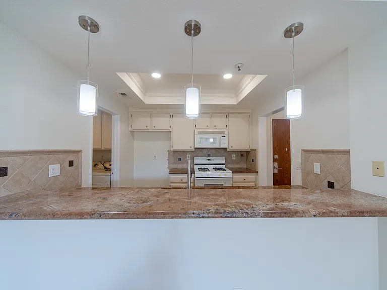 2571 Plaza Del Amo #209 — Photo 8