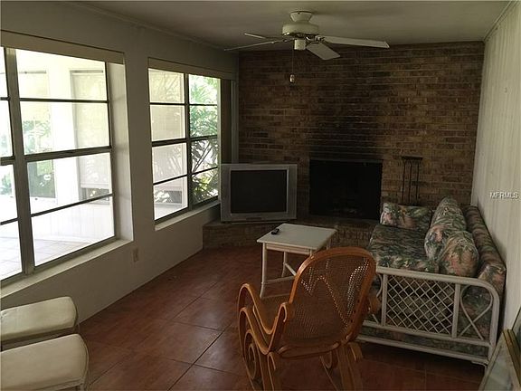 2nd image of 929 Mead Ave