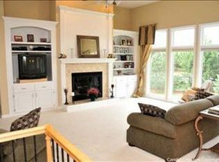 5076 S 176th Cir, Omaha, NE 68135