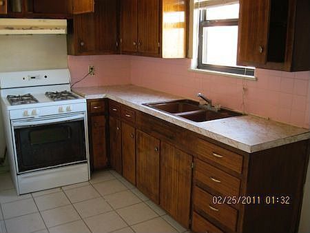 5th image of 1324 Britton Ave
