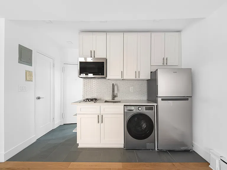 151 E 62nd St #4B — Photo 5