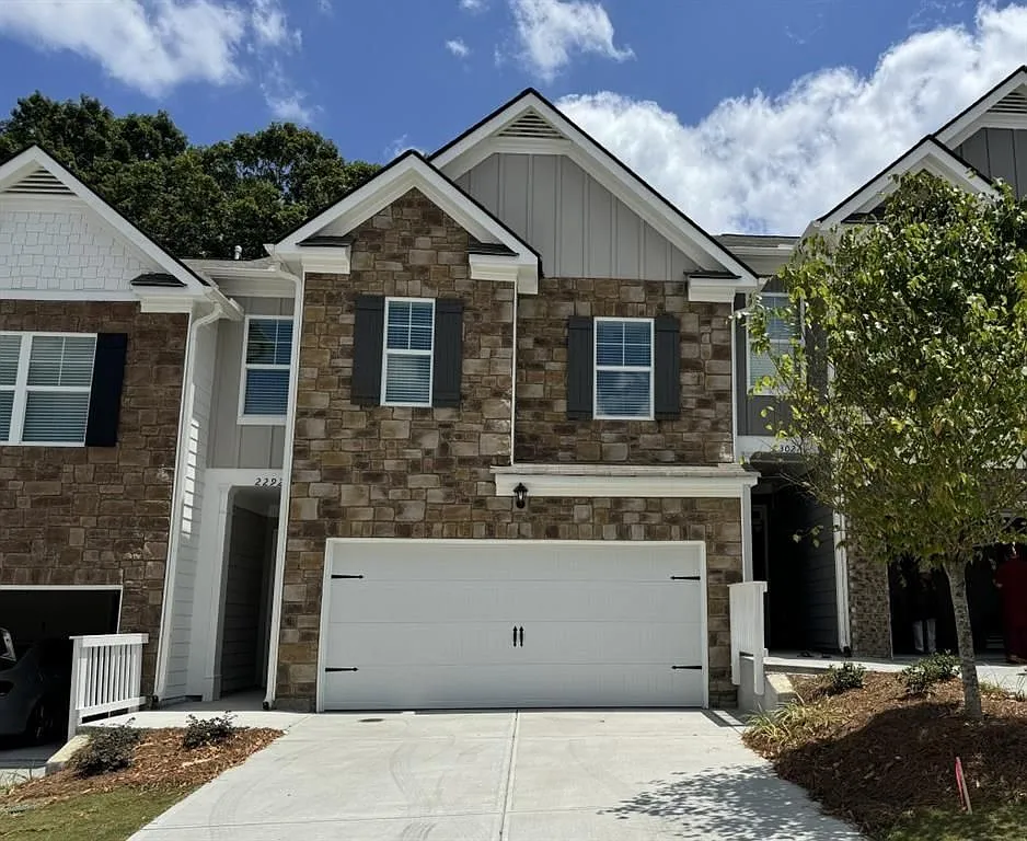 3 bed, 3.0 bath, 1944 sqft, $2,350 — Photo 1