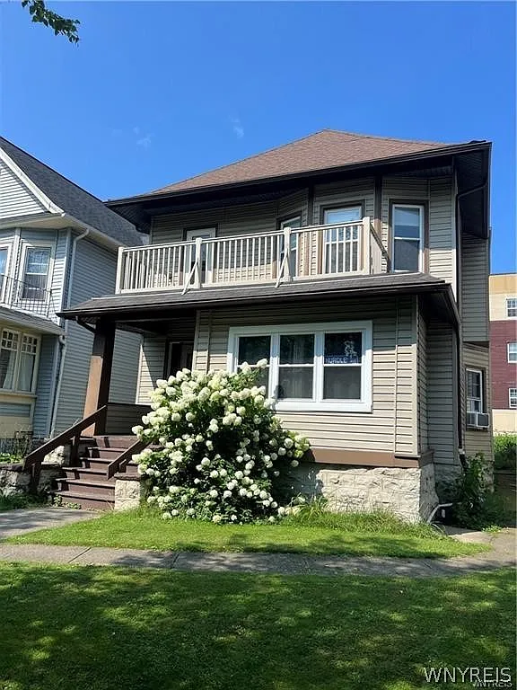 3 bed, 1.0 bath, 2706 sqft, $1,850 — Photo 2