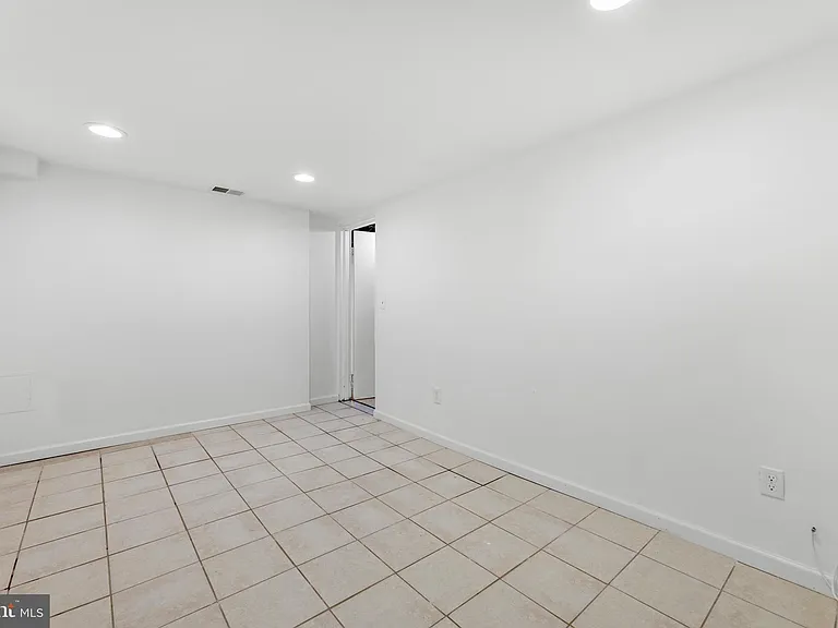 1451 W End Dr — Photo 30