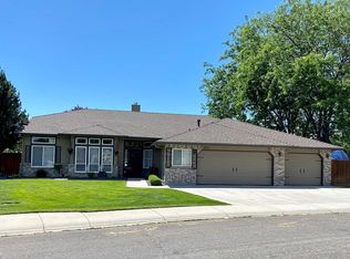 1073 N Lopez Ave, Eagle, ID 83616