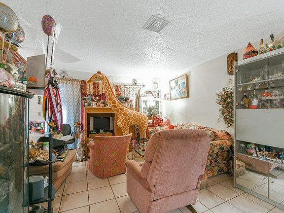 5th image of 5857 Bermuda Cir W