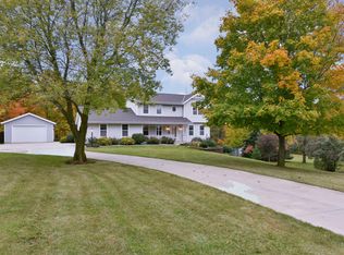 2784 Dry Gulch Dr, Jackson, WI 53037