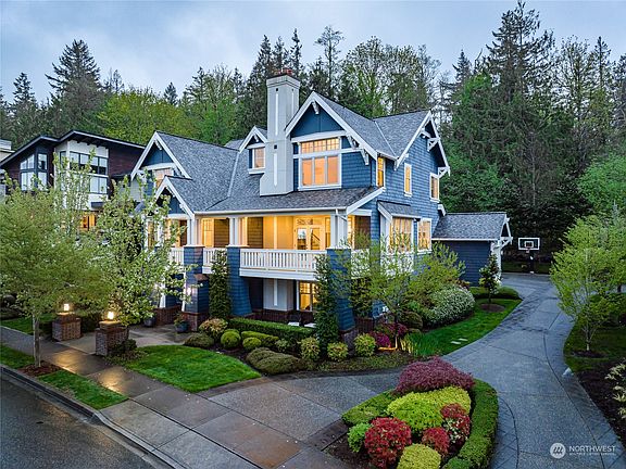 2nd image of 3019 NE Harrison Drive