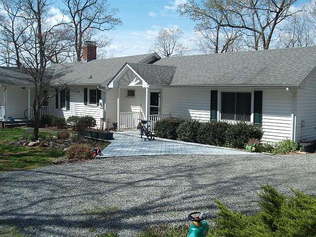 1st image of 750 Roanoke Dr