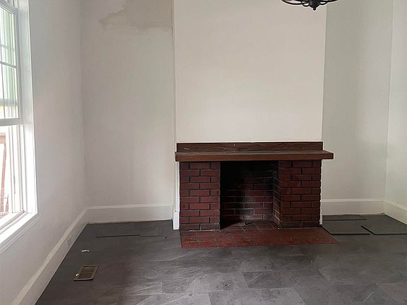 3rd image of 1010 Fay St